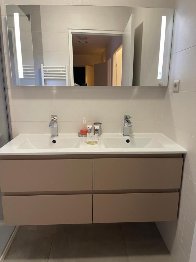 Domaine D'Ahmosis, modern 2 bedrooms refurbished apartment, f3 moderne fraichement rénové Le Cannet Esterno foto