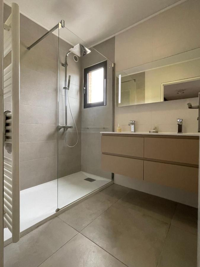 Domaine D'Ahmosis, modern 2 bedrooms refurbished apartment, f3 moderne fraichement rénové Le Cannet Esterno foto