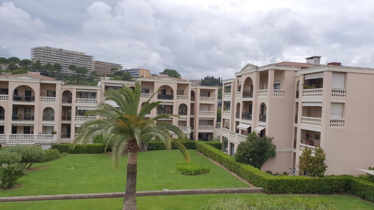 Domaine D'Ahmosis, modern 2 bedrooms refurbished apartment, f3 moderne fraichement rénové Le Cannet Esterno foto