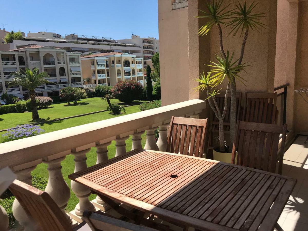 Domaine D'Ahmosis, modern 2 bedrooms refurbished apartment, f3 moderne fraichement rénové Le Cannet Esterno foto
